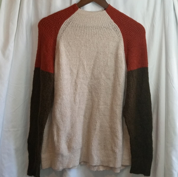 Lush Tops - Lush Colorblock Crewneck Cream Rust Olive Green Small Scandi Neutral Preppy Soft